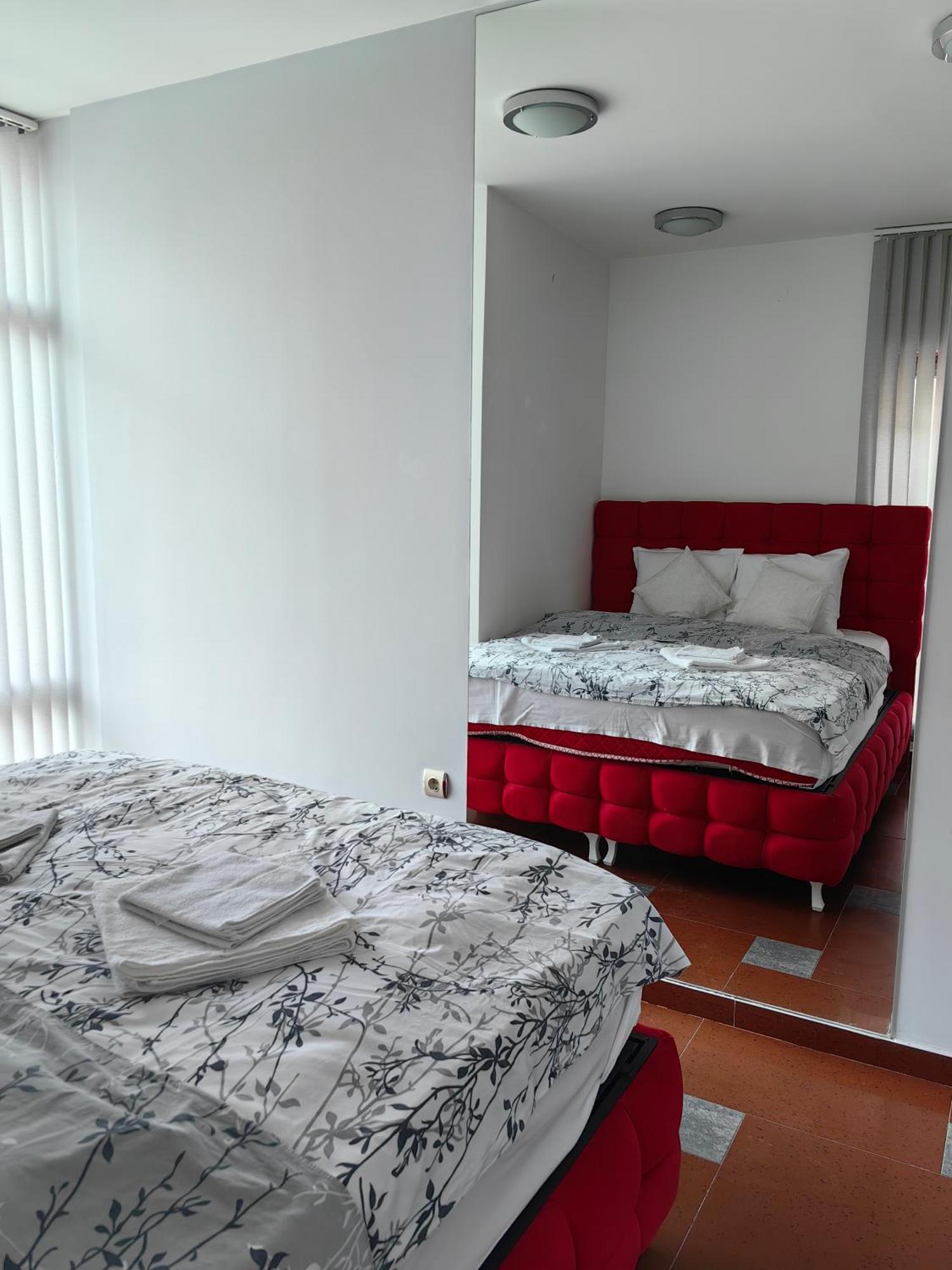 2 Bedrooms Apartment. Plovdiv Luaran gambar
