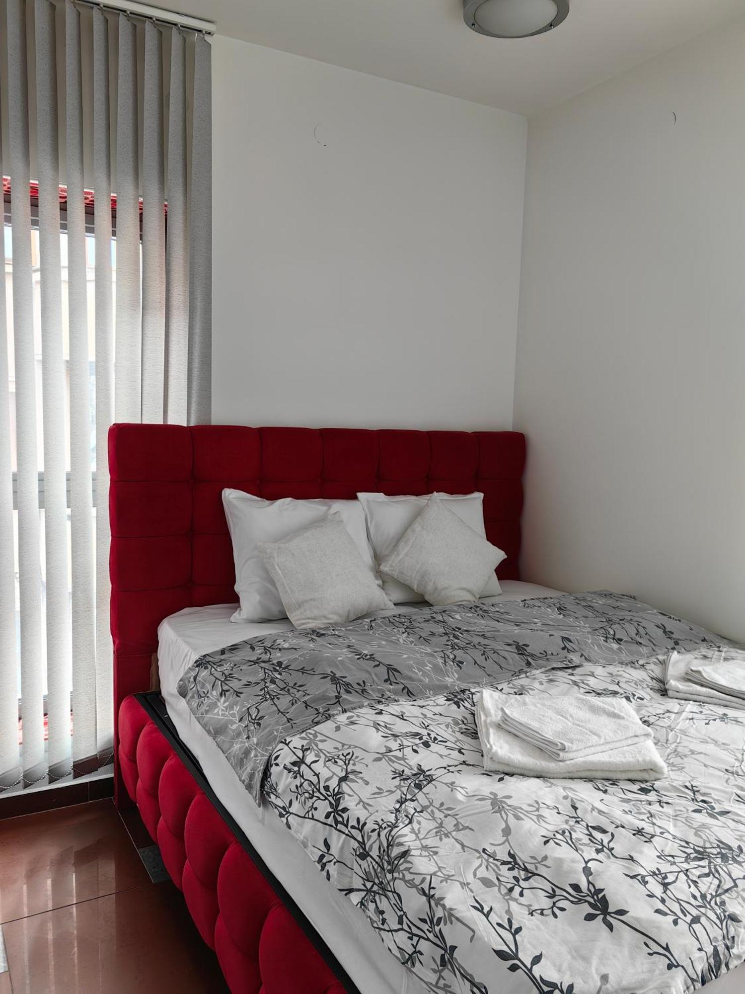 2 Bedrooms Apartment. Plovdiv Luaran gambar